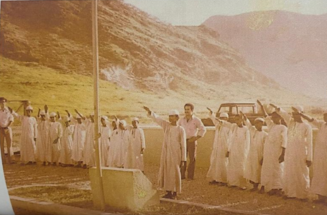 جانب من طابور الصباح في مدرسة رخيوت نهاية السبعينيات بعدسة الشيخ سعيد السعدوني