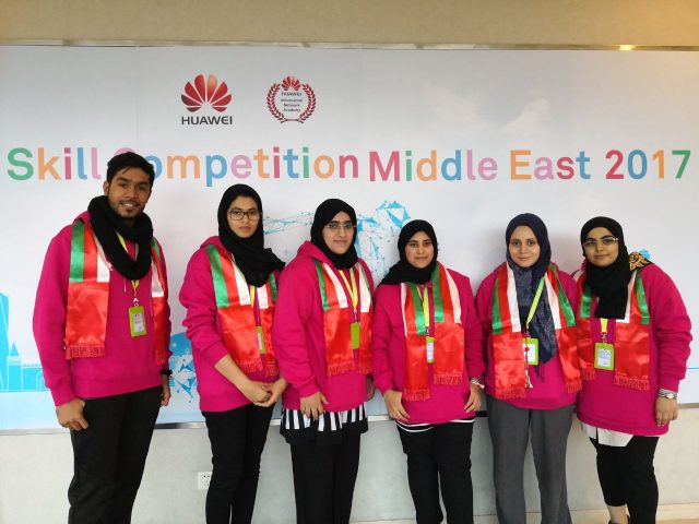 طالبة عمانية تحصد الثالث في مسابقة على مستوى الشرق الأوسط
