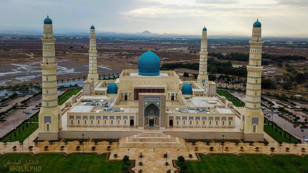 ملخص لخطبة الجمعة “لن تنالوا البر حتى تنفقوا مما تحبون” بـ4 لغات