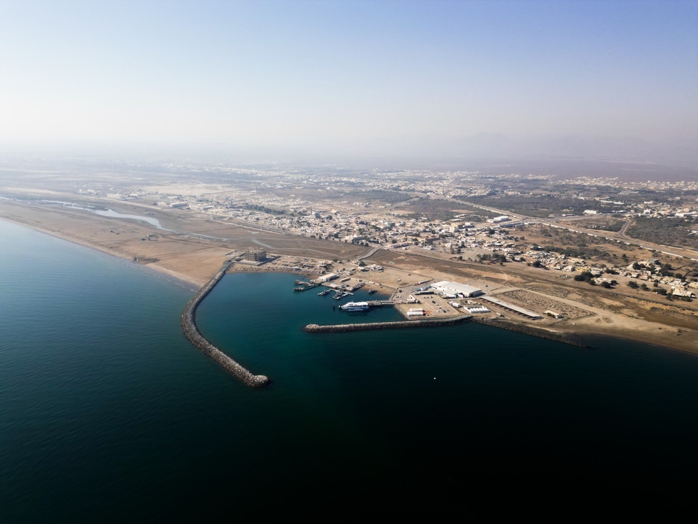 ارتفاع الصادرات والواردات عبر ميناء شناص