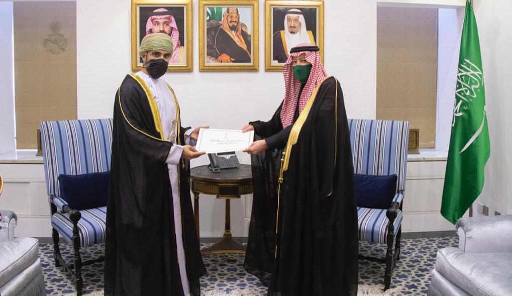 سفيرنا لدى السعودية يقدم أوراق اعتماده