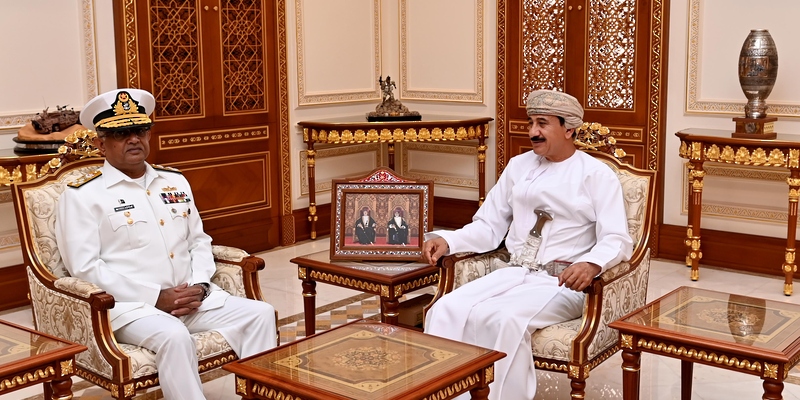 وزير المكتب السلطاني يستقبل وفدًا عسكريًا باكستانيًا