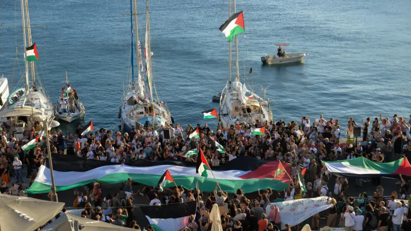 بعد إيطاليا، إسبانيا ترسل سفينة حربية لحماية “أسطول الصمود”