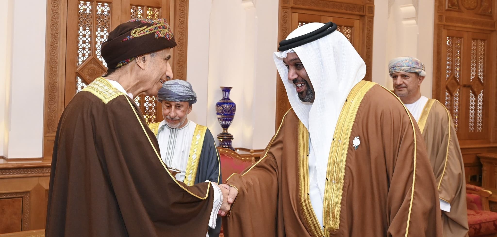 سمو السيد فهد بن محمود يستقبل مسؤولا بحرينيا