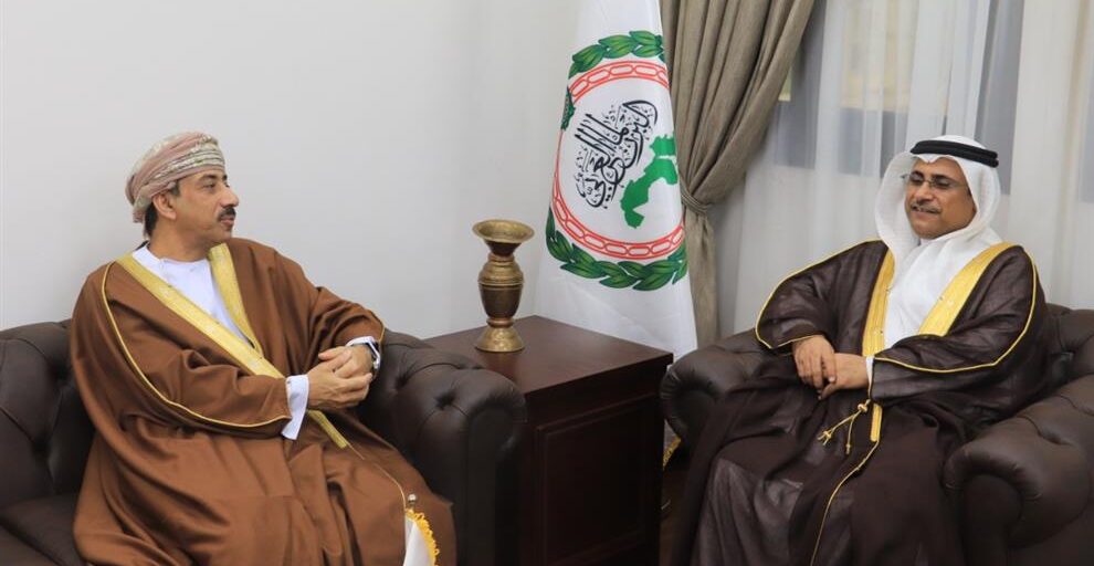 رئيس البرلمان العربي يشيد بالسياسة الحكيمة لجلالة السلطان