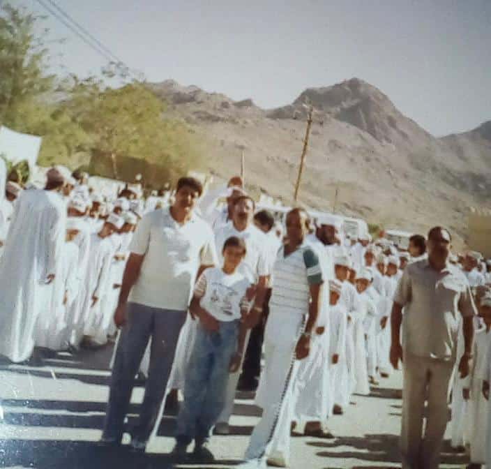 التقاه بعد مضي 30 عامًا: عُماني يصف لقاءه بأستاذه الذي حببه في الرياضيات حتى أصبح معلمًا لها