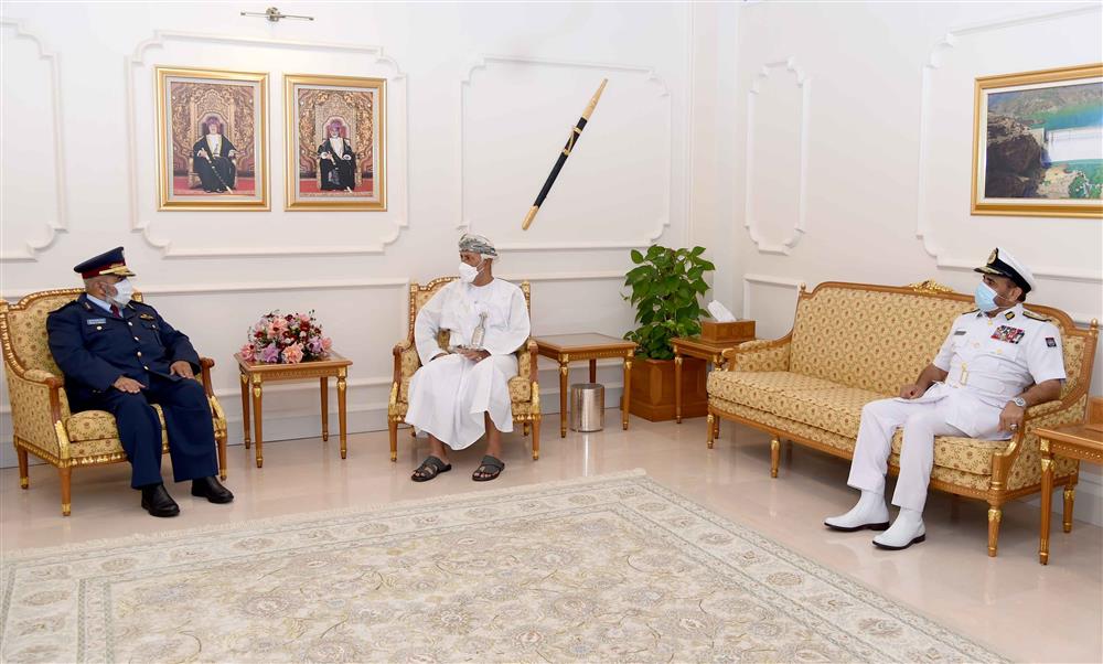 سمو السيد شهاب يستقبل رئيس أركان القوات المسلحة القطري
