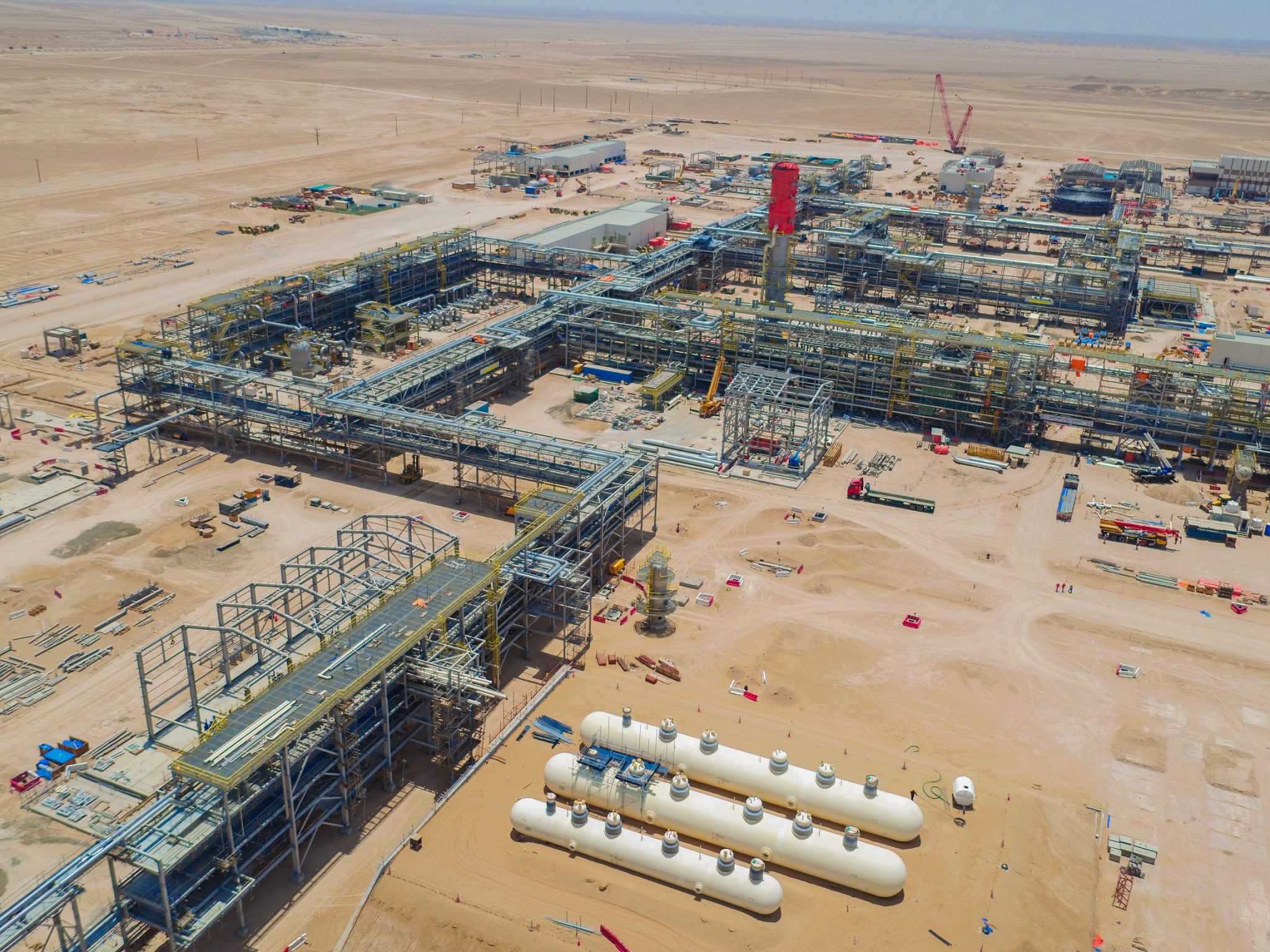 قيمته تتجاوز 6 مليارات دولار ويوفر آلاف الوظائف: تعرّف على أحد أضخم المشاريع التحويلية في السلطنة ونسبة الإنجاز فيه