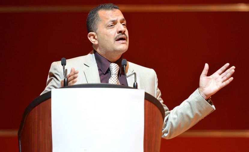 9 أسئلة تعرّفنا بالشاعر حسن شهاب الدين