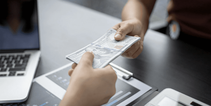 تحويلات العمالة الوافدة بالخليج تتجاوز 50 مليار ريال عماني في 2023
