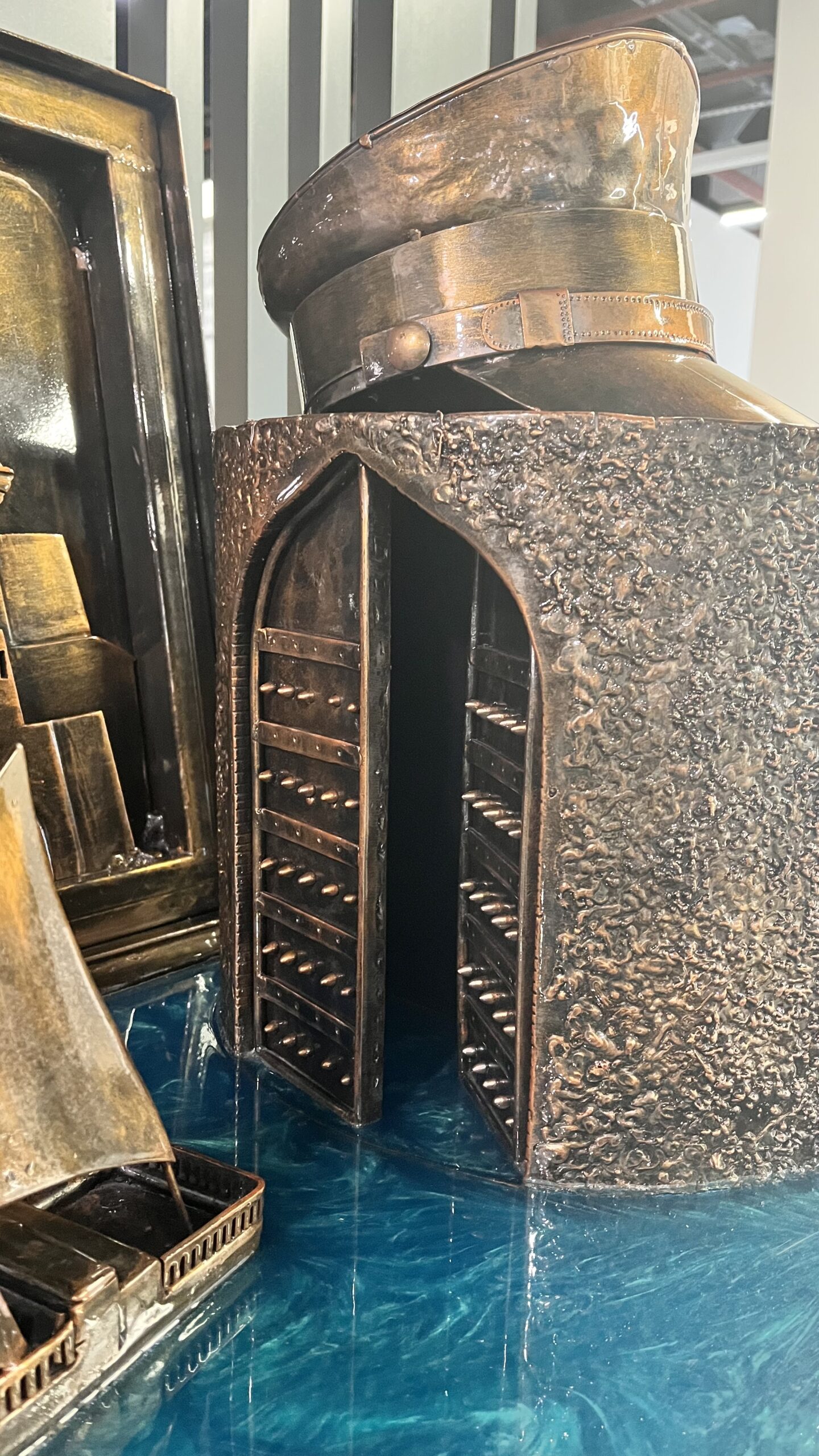 بالصور: “أعز الرجال وأنقاهم” منحوتة فنية فريدة من نوعها