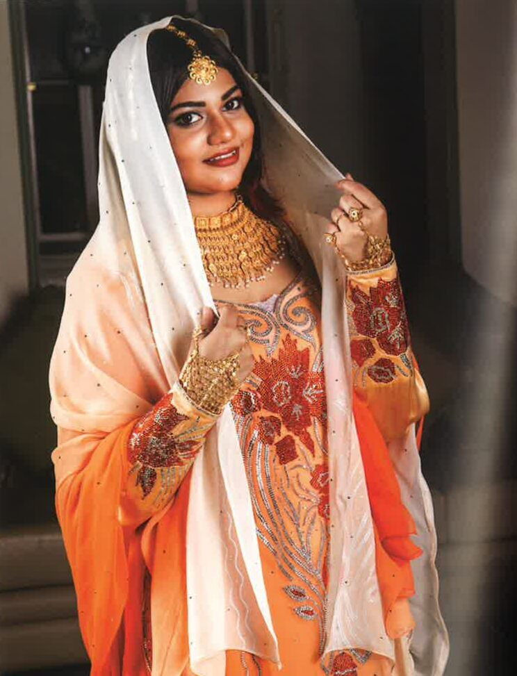 بالصور: تنوع زاهٍ بين أنماط الزي النسائي للمرأة العمانية