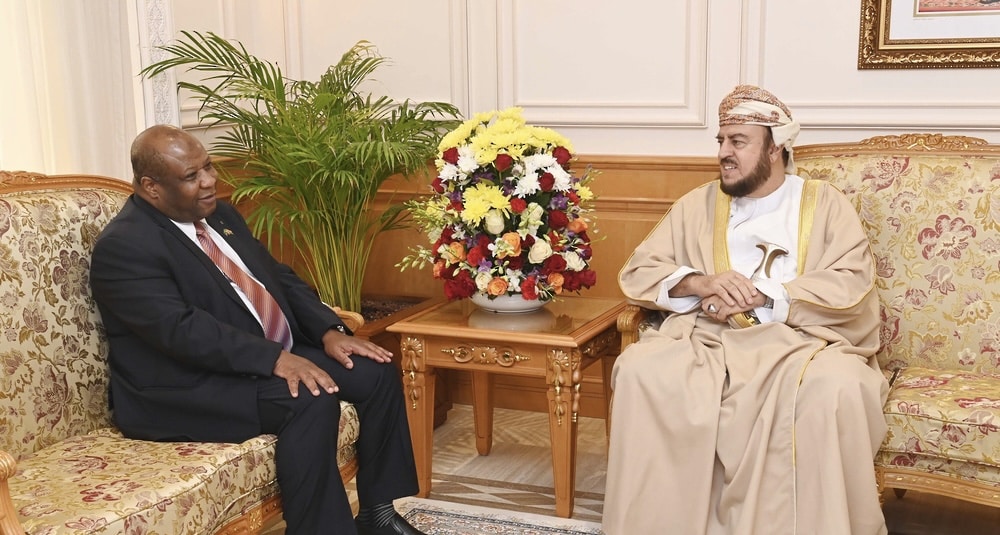 نيابة عن جلالة السلطان: سمو السيد أسعد يودّع سفير تنزانيا