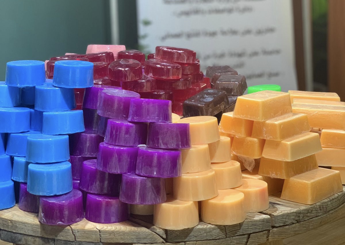 أسرة عمانية تنجح في إنشاء شركة لصناعة المنتجات التجميلية