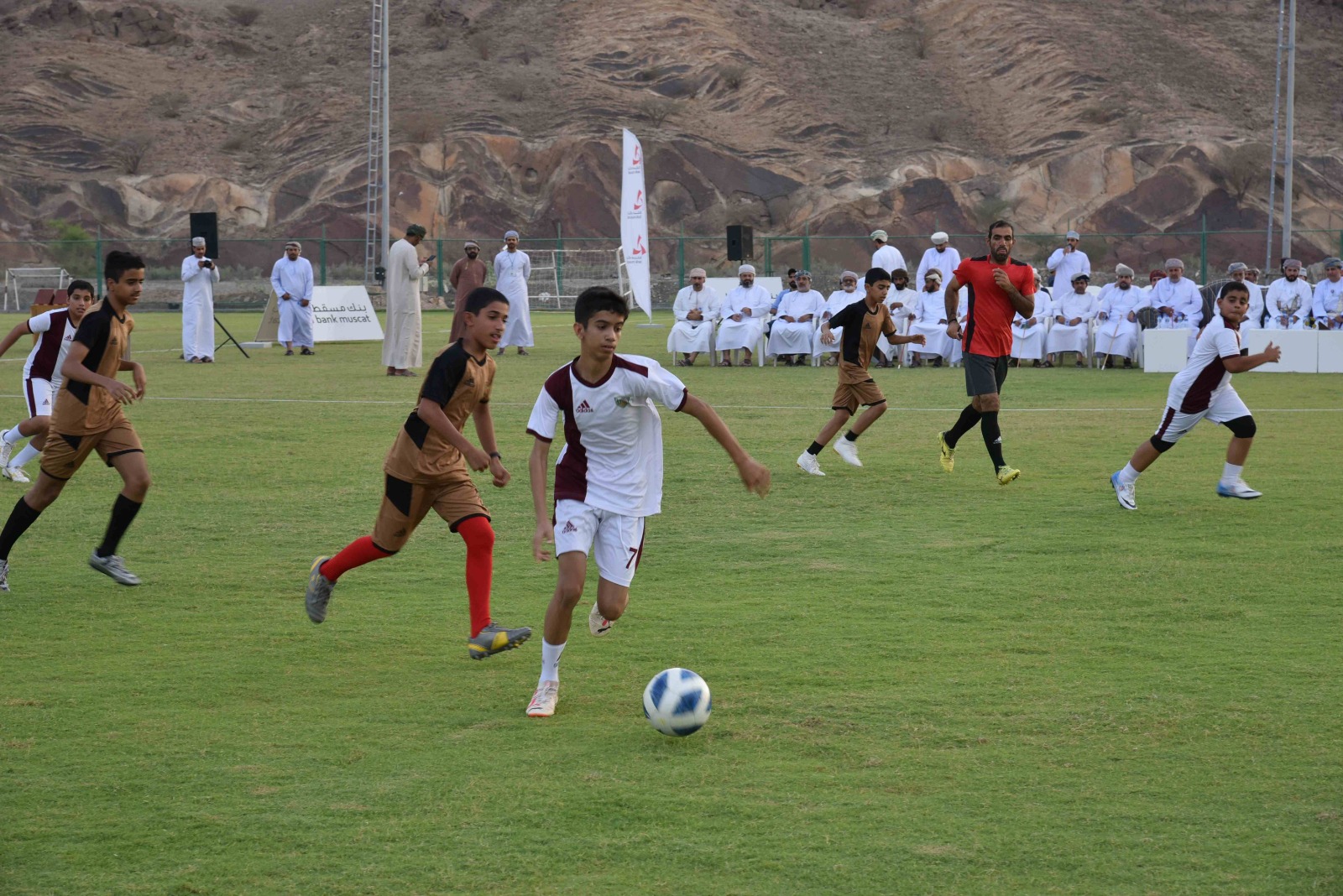 ضمن ”الملاعب الخضراء“: بنك مسقط يواصل افتتاح مشروعات جديدة لتعزيز البنية الأساسية للفرق الأهلية الرياضية