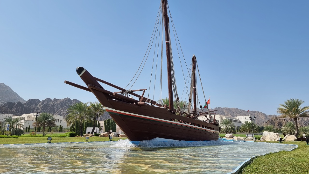في ذكراها الـ41، ما قصة السفينة الموجودة في دوار قصر البستان؟