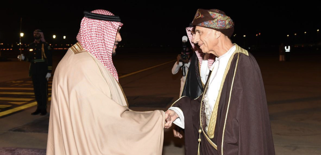 تحيات قيادة سلطنة عمان ينقلها سمو السيد فهد بن محمود