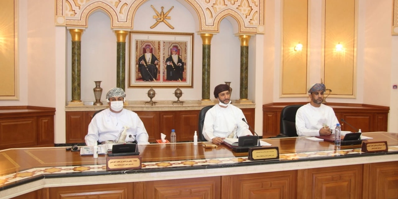 المجلس البلدي بمسقط يعقد اجتماعًا