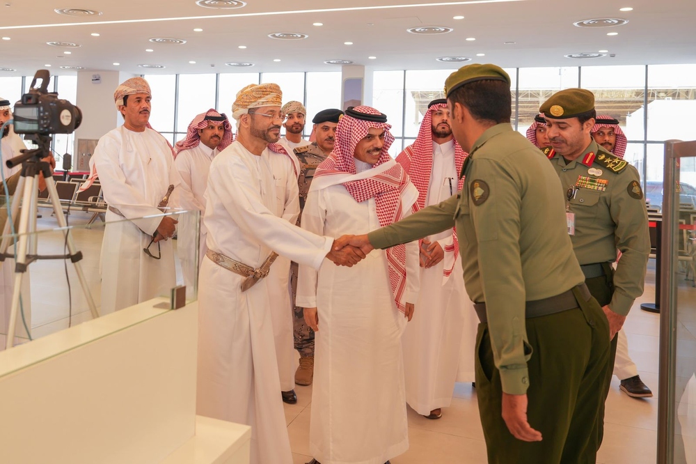 بالصور: وزير الخارجية ونظيره السعودي يزوران منفذ الربع الخالي