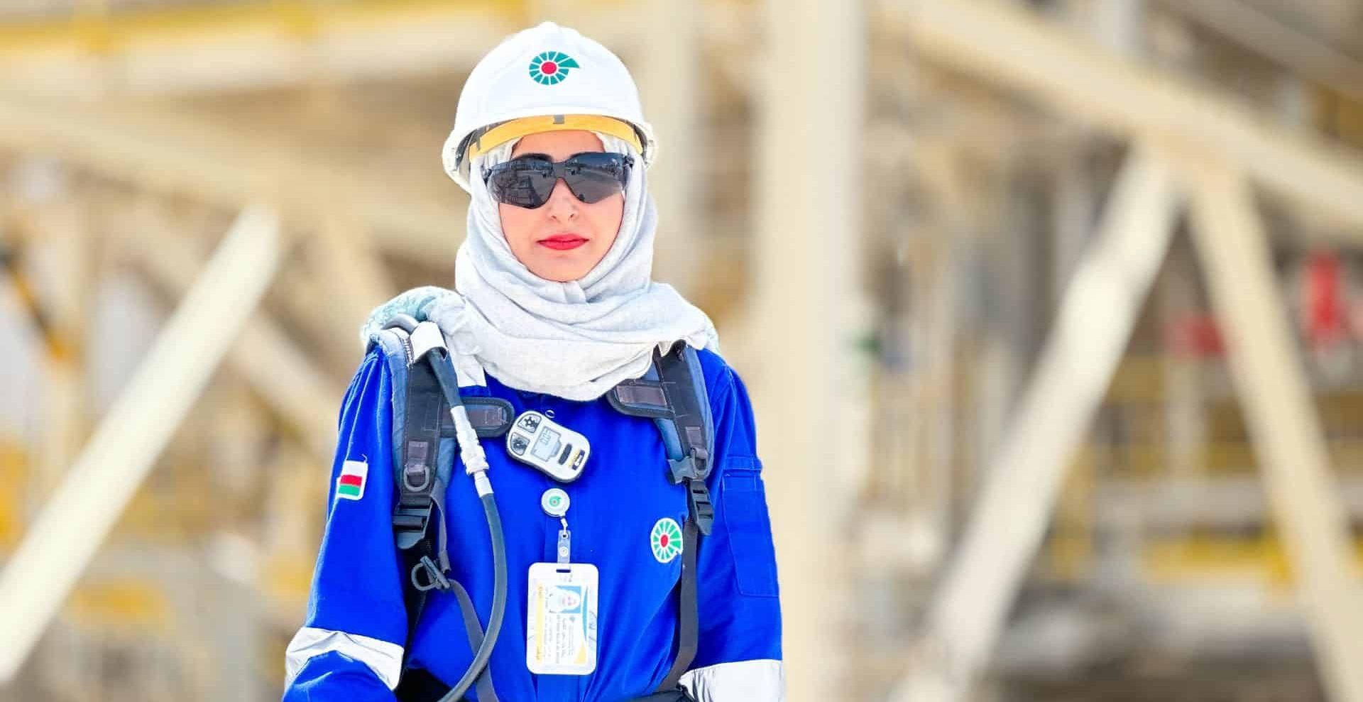 نجحت بدخولها عالم النفط والغاز العماني؛ لتصبح المرأة الوحيدة في أحد الحقول