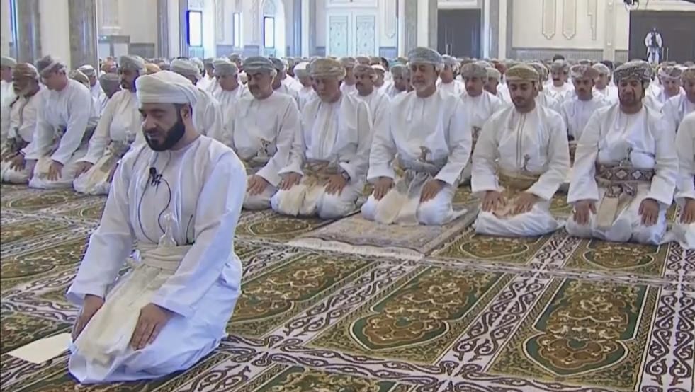 أمام جلالة السلطان: مضامين مهمة في خطبة العيد؛ إليكم نصّها