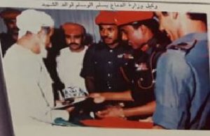 من هو العُماني الذي كرّمه رئيس مصري سابق بوسام الشجاعة؟