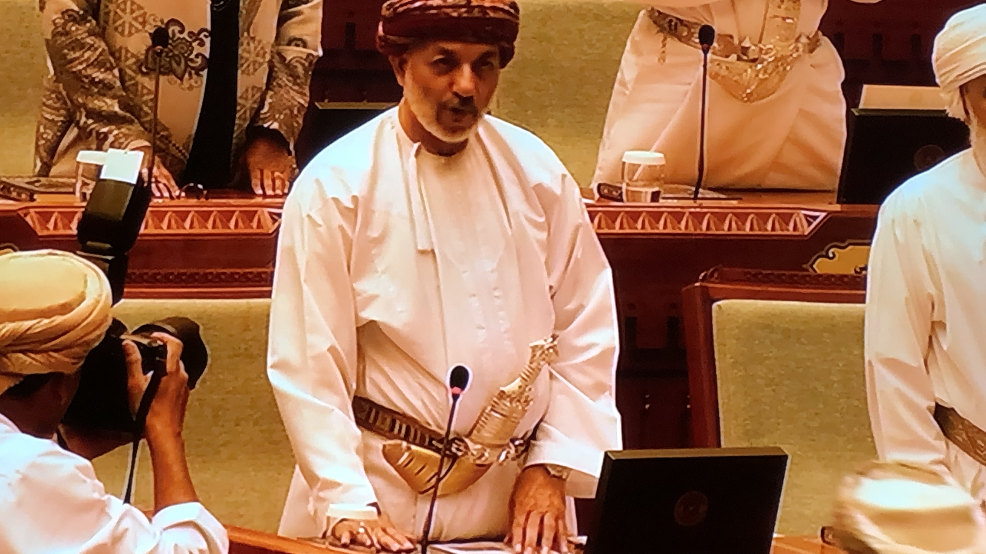 بالفيديو: أعضاء مجلس الدولة يؤدون قسم اليمين