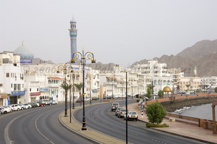 عمان تواجه كورونا ينفي إشاعة حول مطرح