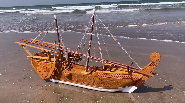 بالفيديو والصور: عماني يصنع سفينة لاسلكية