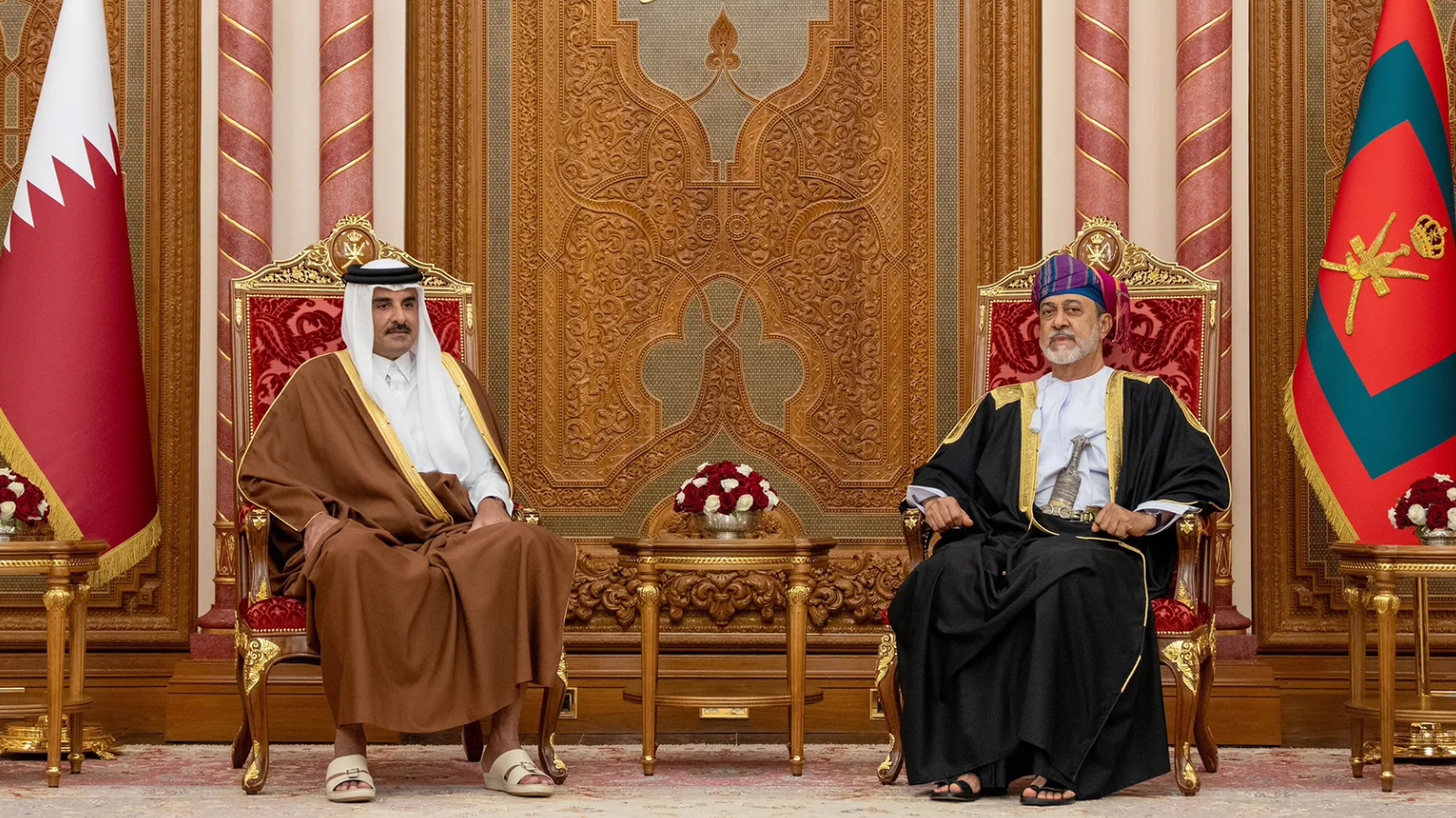 جلالة السلطان المعظم يهنئ أمير قطر