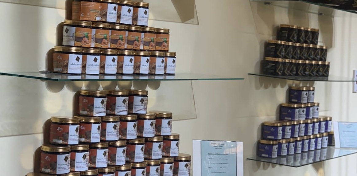 أسرة عمانية تنجح في إنشاء شركة لصناعة المنتجات التجميلية