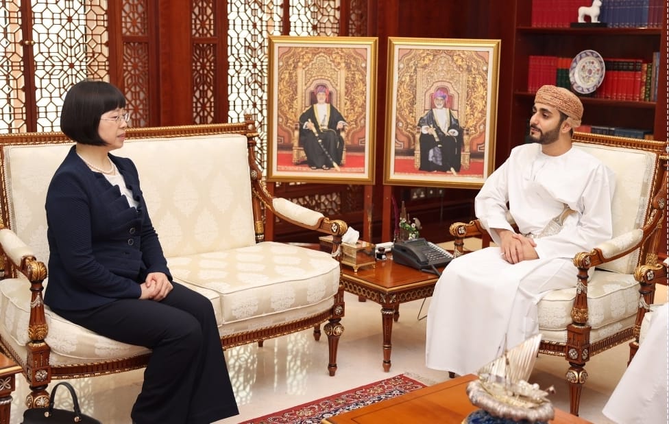 سمو السيد ذي يزن يلتقي بسفيرة الصين