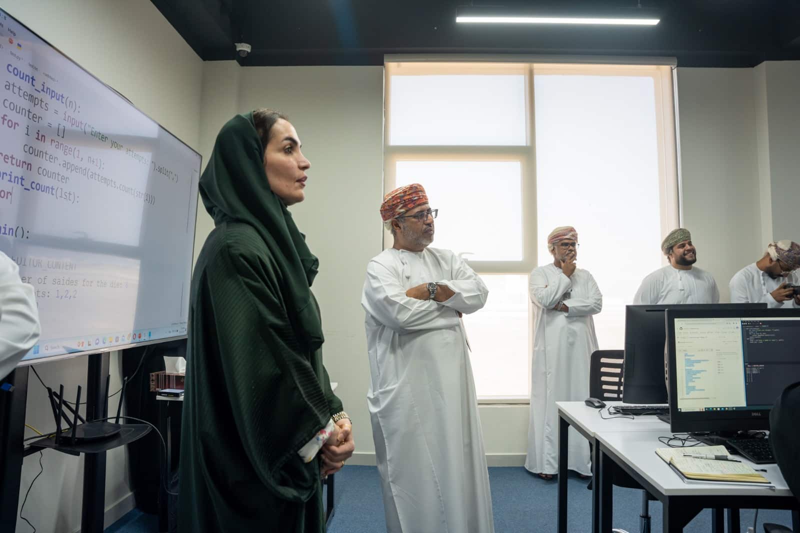 وكيل “العمل” لتنمية الموارد البشرية يزور معسكرات “مكين”