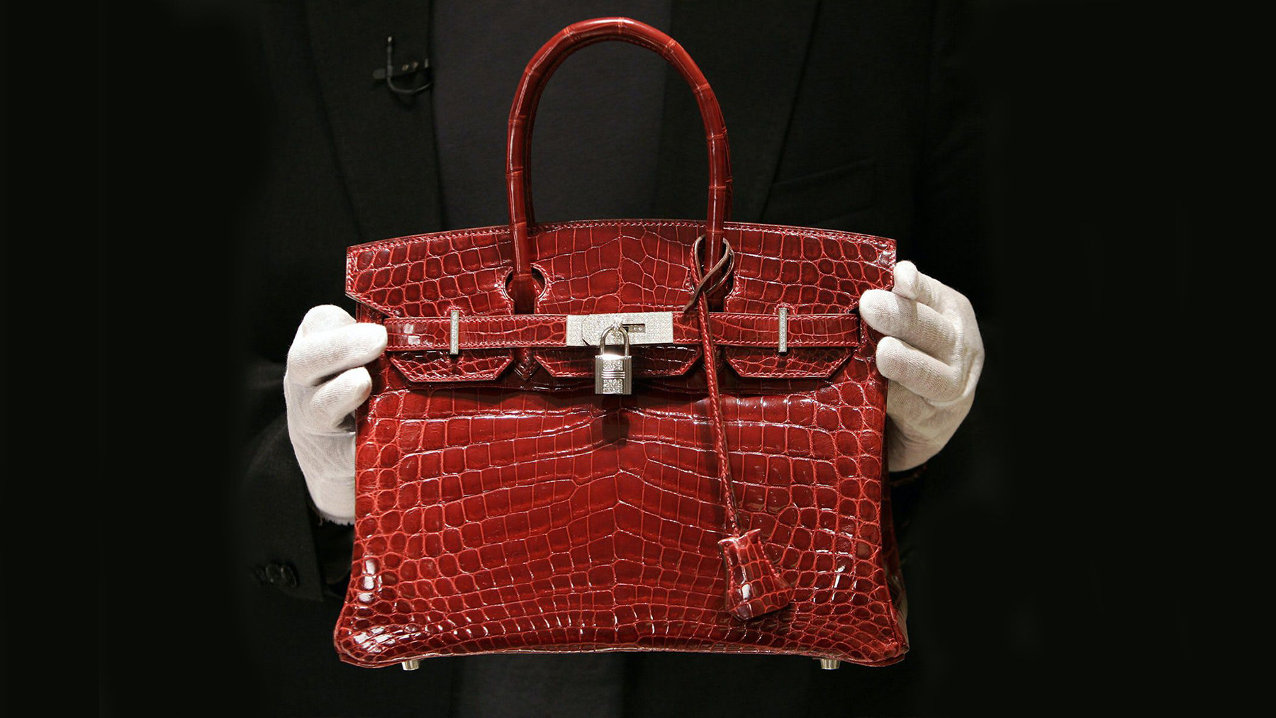 Hermes Boosts Kelly Bag Output With New Normandy Facility - Bloomberg