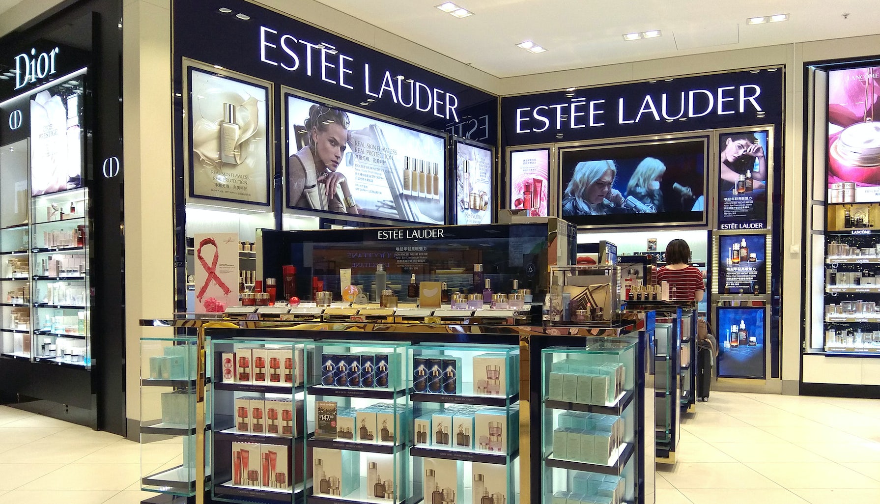 Lauder to Cut 2,000 Jobs as Covid-19 Hits Sales |