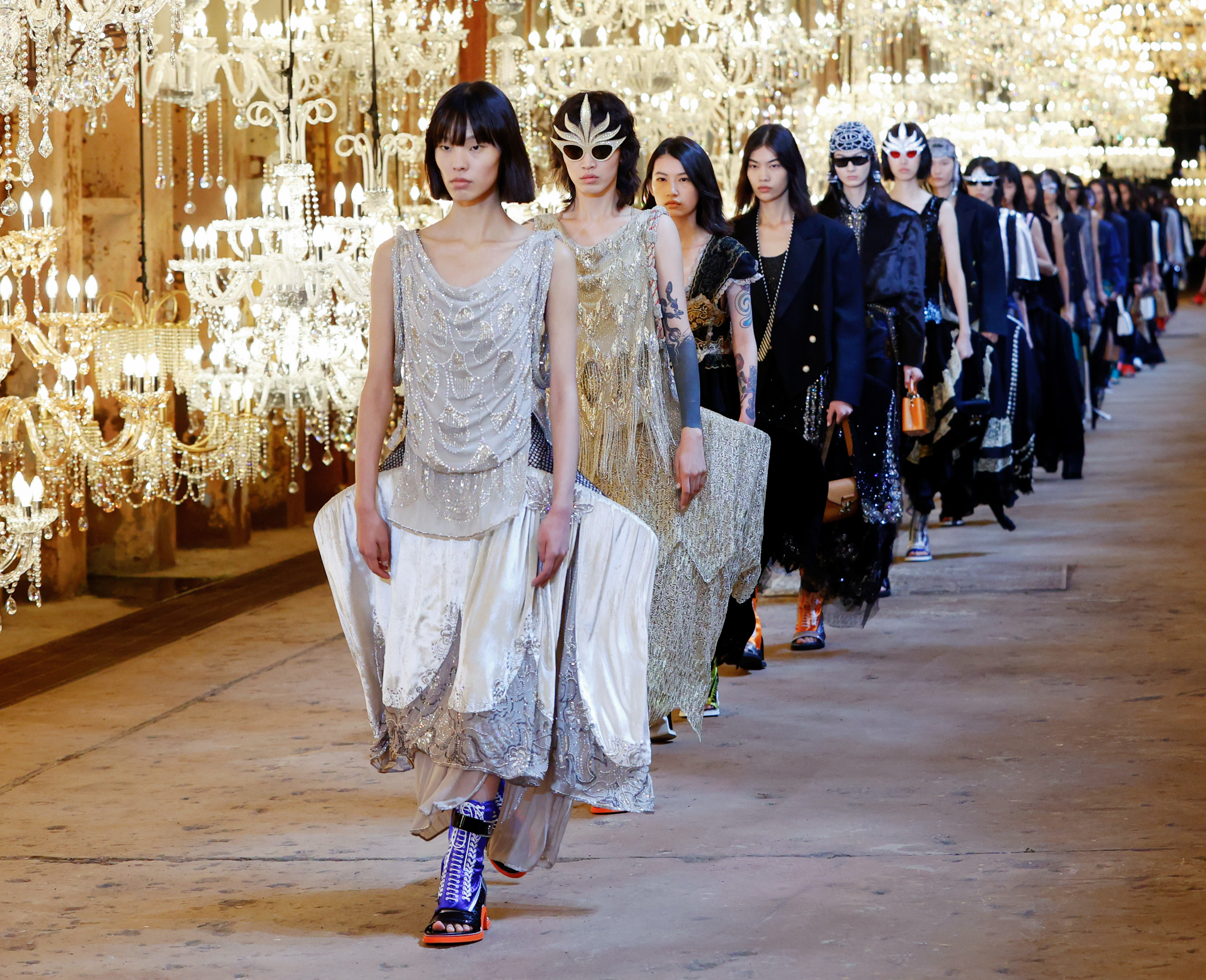 cheongsam（Louis Vuitton）  Fashion, Fashion show, How to wear