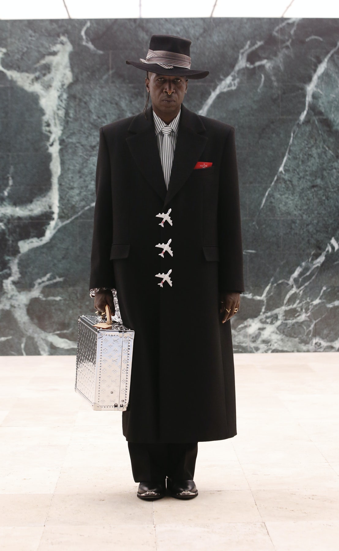 Louis Vuitton Fall 2019 Menswear Collection Review  Mens winter fashion, Louis  vuitton mens clothing, Mens outfits