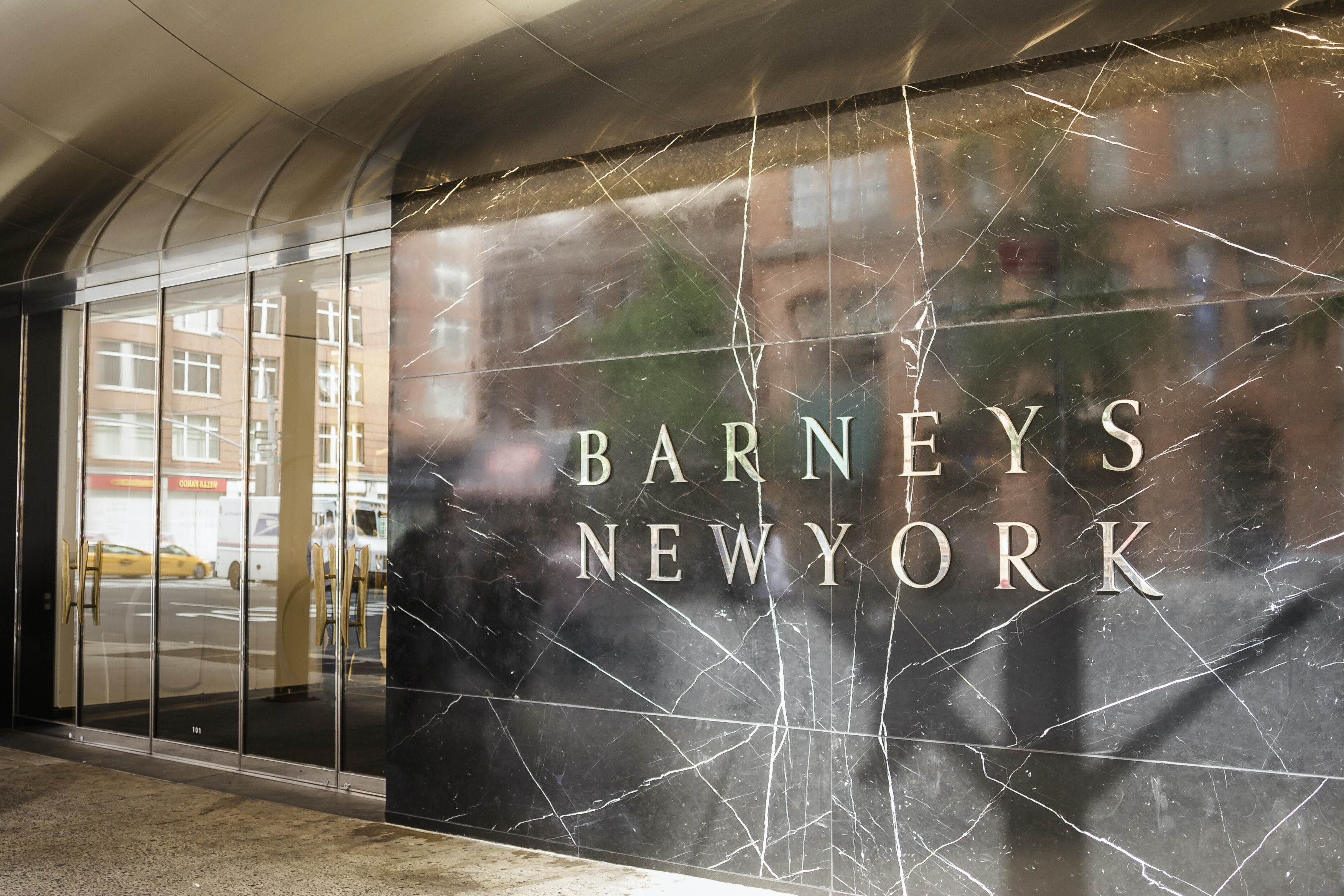 Barneys New York store chain files for bankruptcy - BBC News