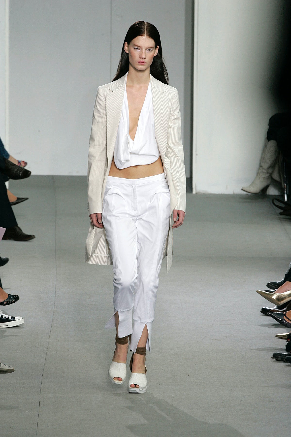 Helmut Lang Spring 1999 Ready-to-Wear collection, runway looks, beauty,  models, and reviews.