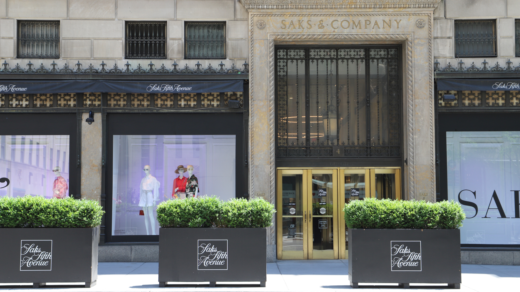 Saks Wanted to Clear the Air With Brands. The Plan Backfired  display picture 2