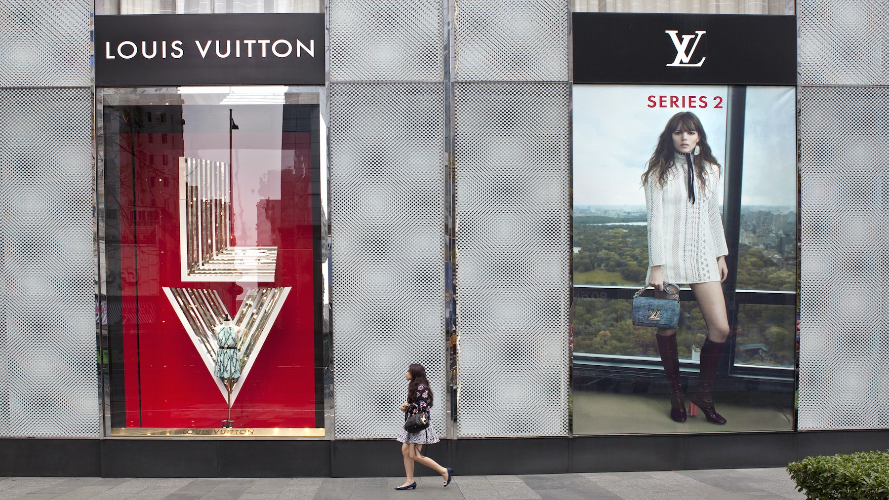 Louis Vuittons brand fades in China  Financial Times