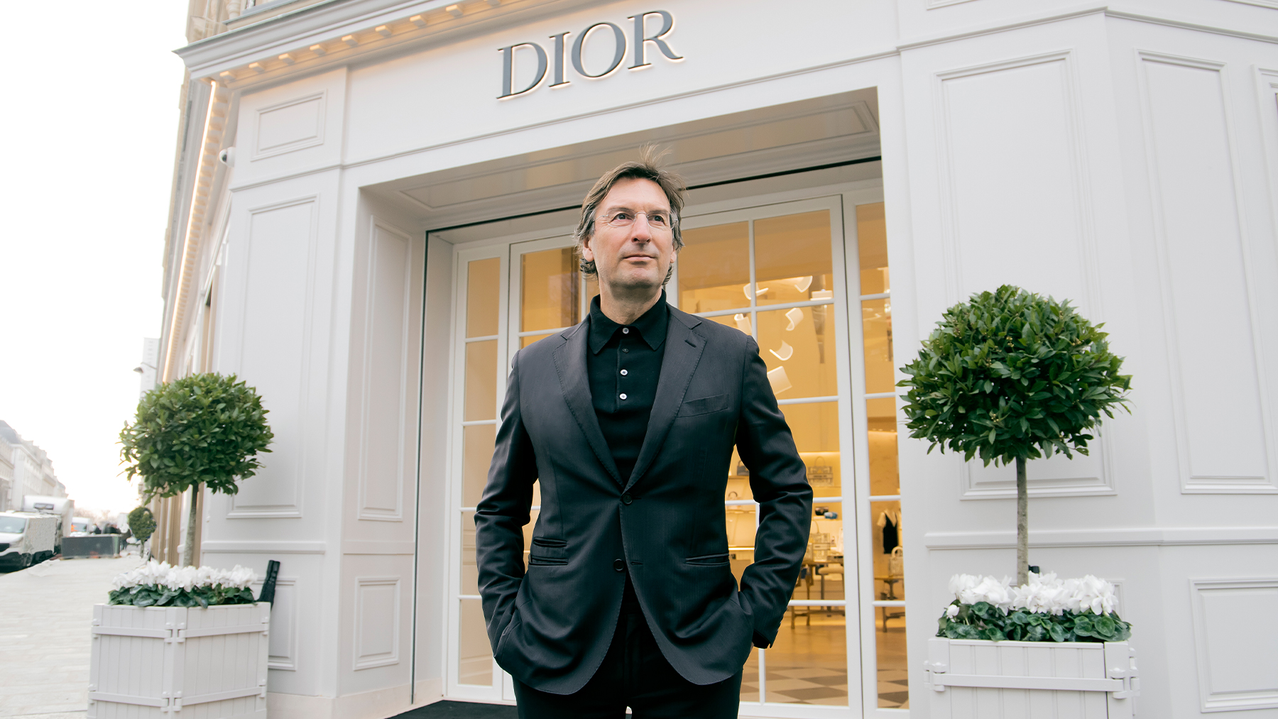 LVMH Shuffles Leadership at Louis Vuitton, Dior - WSJ