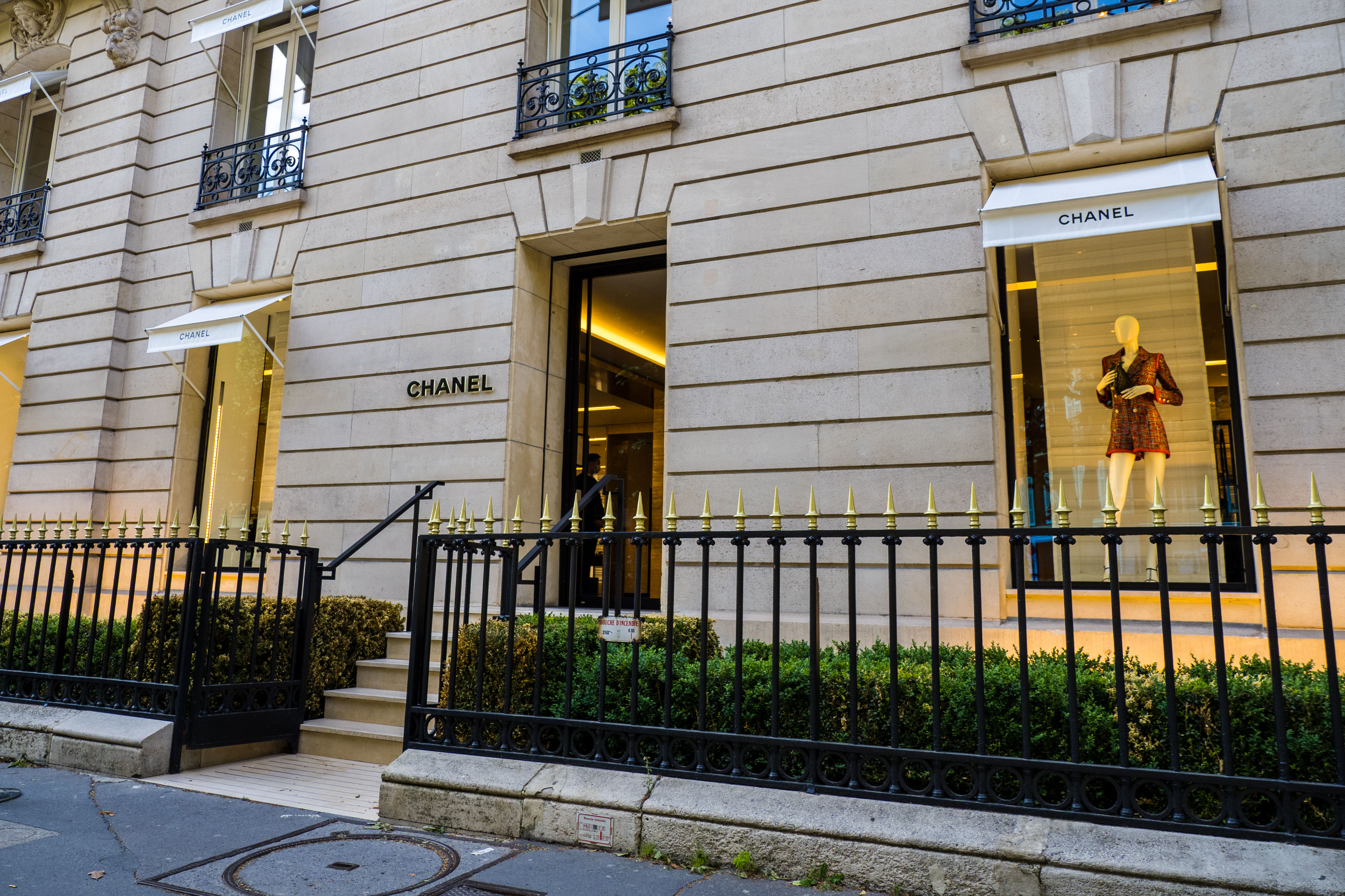 Chanel Buys 42 Avenue Montaigne Amid Real Estate Arms Race | BoF