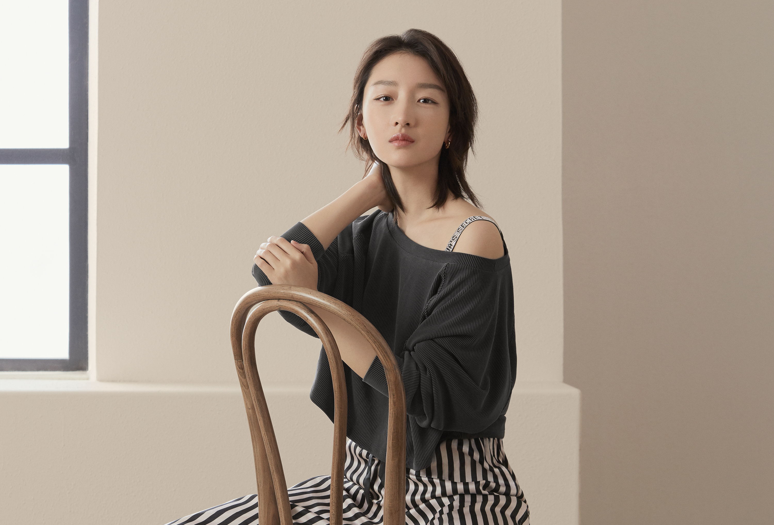 Zhou Dongyu Criticised For Looking Like A Child In Adult's Clothes