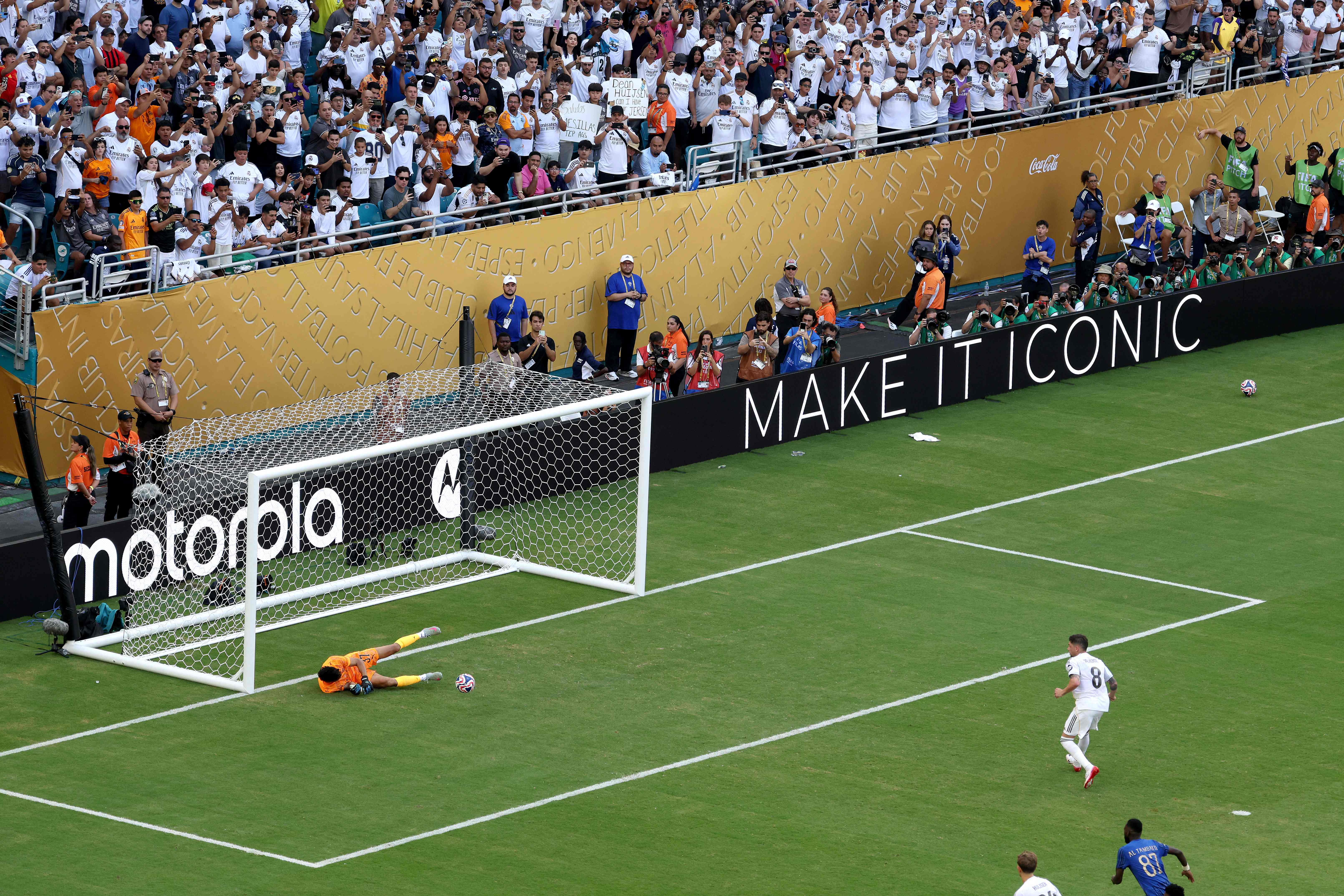 MIAMI GARDENS, FLORIDA - JUNE 18: Federico Valverde #8 of Real Madrid C. F. shoots on a penalty kick that is saved by Yassine Bounou #37 of Al Hilal during the FIFA Club World Cup 2025 group H match between Real Madrid CF and Al Hilal at Hard Rock Stadium on June 18, 2025 in Miami Gardens, Florida. Sandra Montanez/Getty Images/AFP (Photo by Sandra Montanez / GETTY IMAGES NORTH AMERICA / Getty Images via AFP)