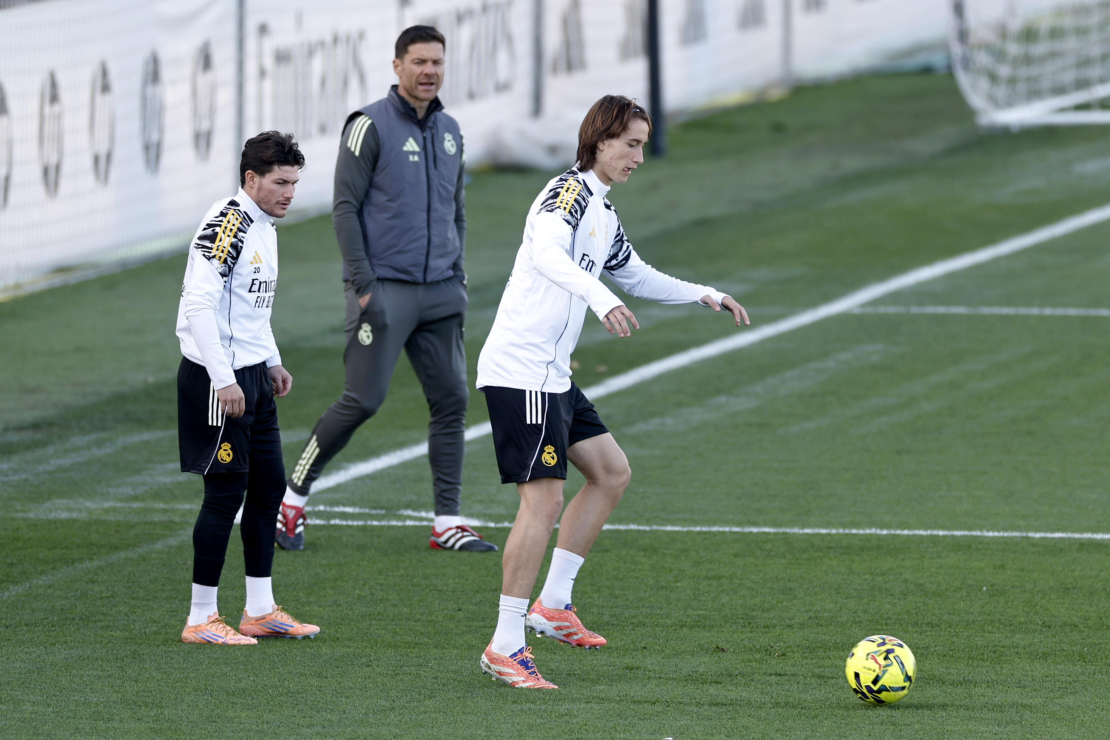 06/12/25 ENTRENAMIENTO REAL MADRID 
XABI ALONSO ENTRENADOR FRAN GARCIA JOAN MARTINEZ