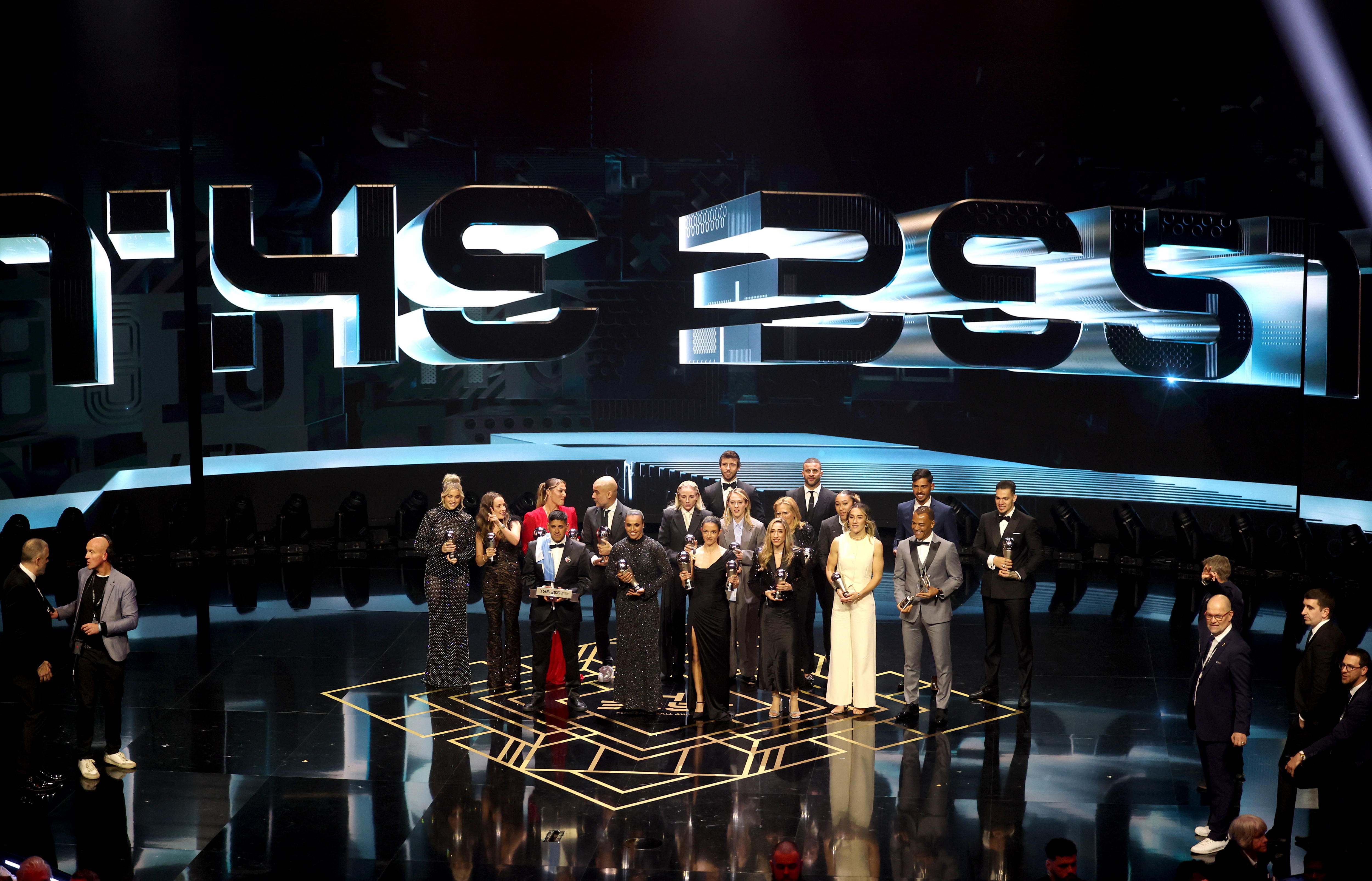 London (United Kingdom), 15/01/2024.- Awards winners on stage at the end of the Best FIFA Football Awards 2023 in London, Britain, 15 January 2024. (Reino Unido, Londres) EFE/EPA/NEIL HALL
