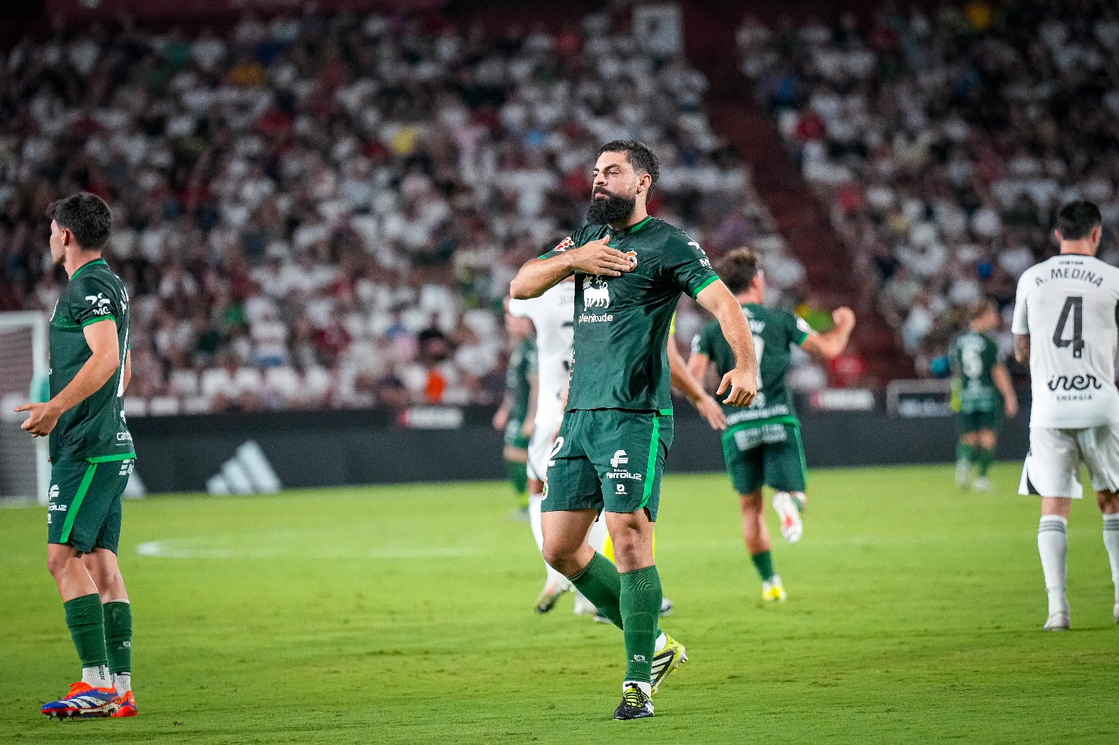 Villalibre reina en la polémica del Belmonte 