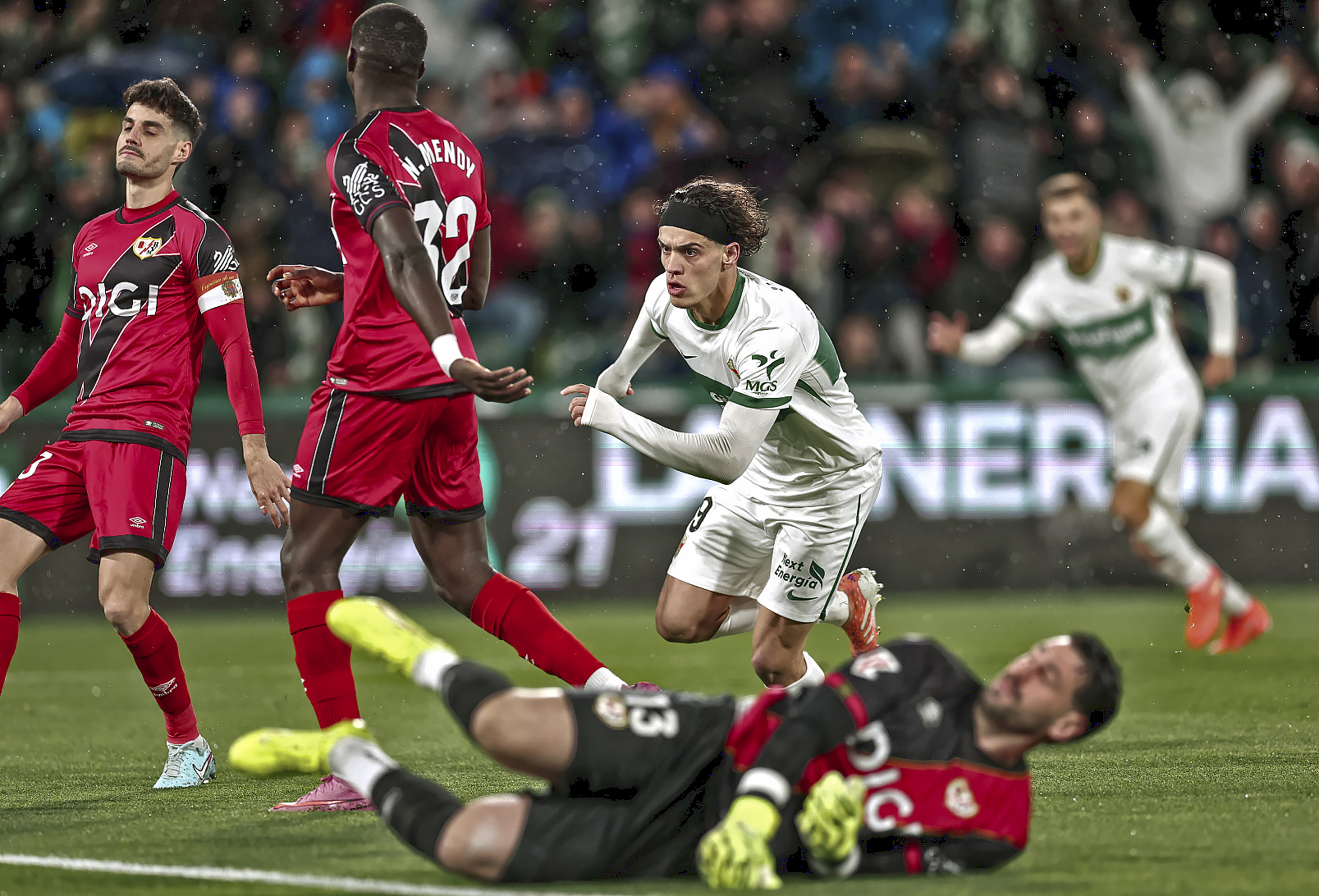 Apenas tuvo tiempo de disfrutar del partido, pero dejó un gol muy bueno. Sus regates y su remate fueron espectaculares. La pena fue su lesión temprana.