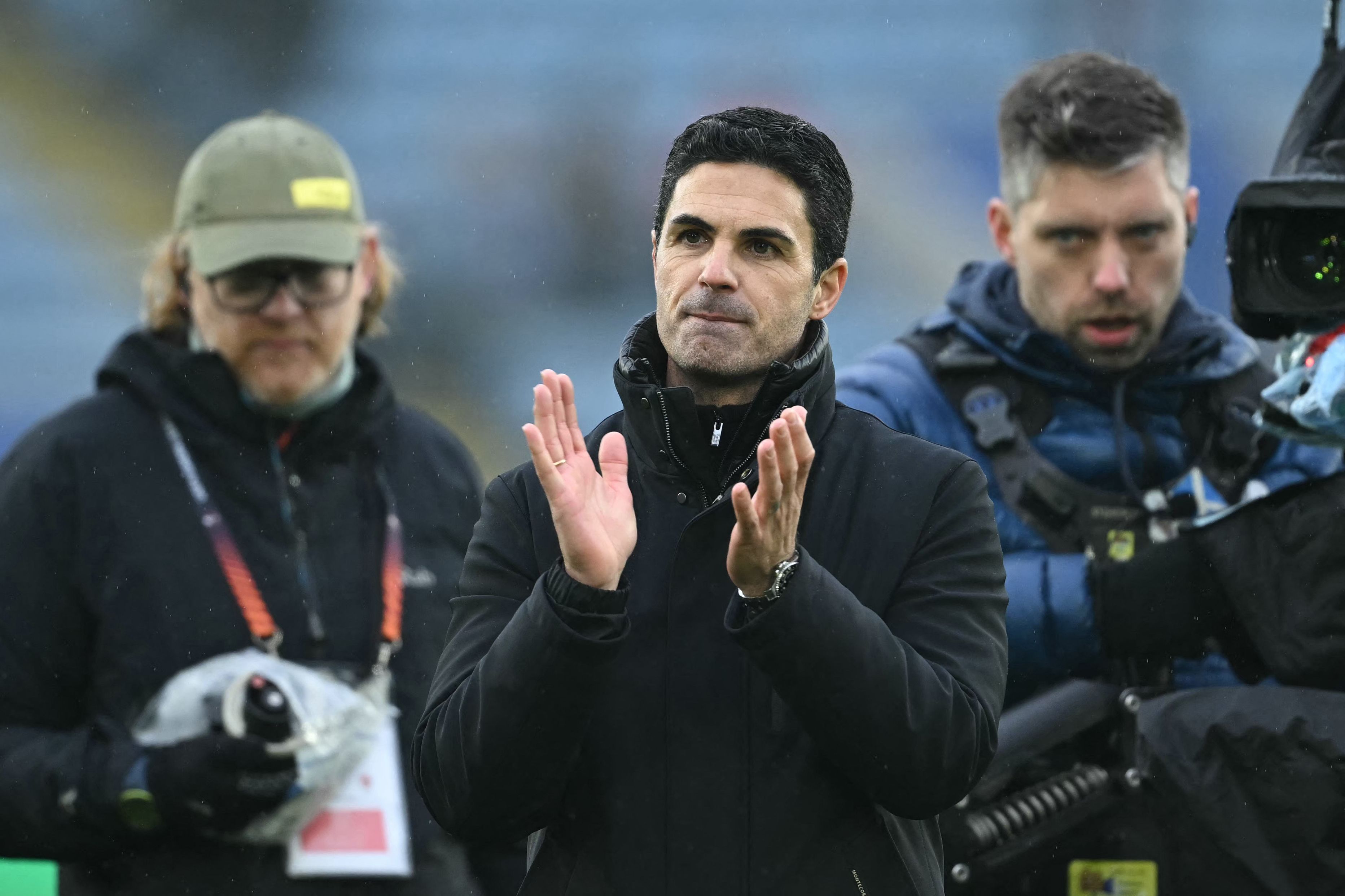 Arsenal's Spanish manager Mikel Arteta applauds fans on the pitch after the English Premier League football match between Leicester City and Arsenal at King Power Stadium in Leicester, central England on February 15, 2025. Arsenal won the game 2-0. (Photo by JUSTIN TALLIS / AFP) / RESTRICTED TO EDITORIAL USE. No use with unauthorized audio, video, data, fixture lists, club/league logos or 'live' services. Online in-match use limited to 120 images. An additional 40 images may be used in extra time. No video emulation. Social media in-match use limited to 120 images. An additional 40 images may be used in extra time. No use in betting publications, games or single club/league/player publications. / 